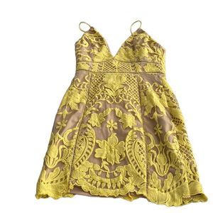illusion cocktail halter dress, yellow/nude scalloped him embroidered small